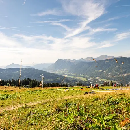 Au Pied Des Pistes